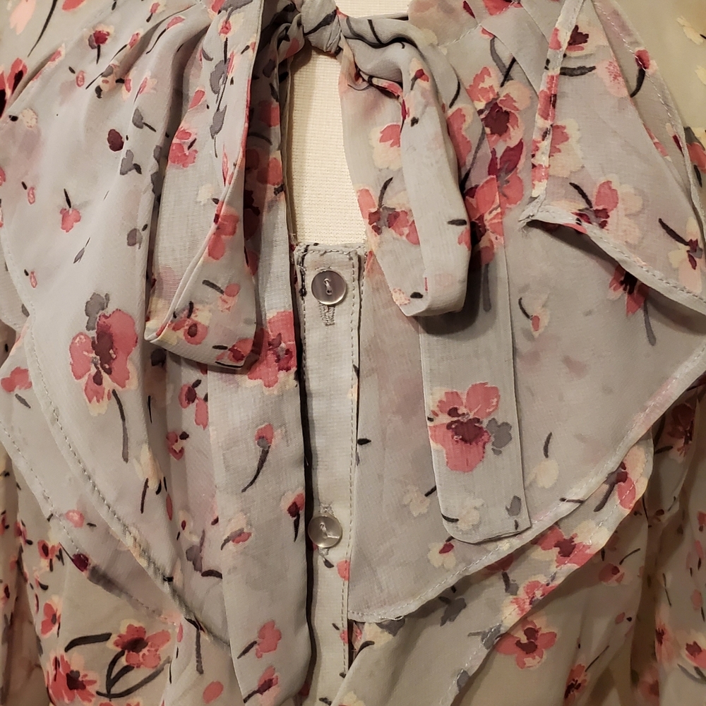 Elle Ruffled Blouse - Picture 4 of 5